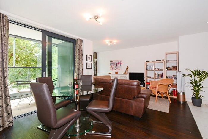 1 Bedroom Apartment To Rent In Maple Quays, Canada Water, SE16