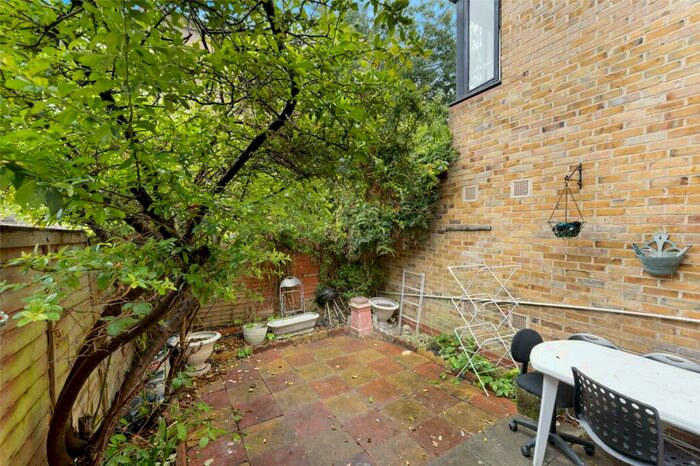 3 Bedroom Terraced House To Rent In Greenman Street, Islington, London, N1