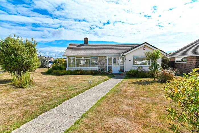 2 Bedroom Bungalow For Sale In Three Acre Drive, Barton On Sea, New Milton, Hampshire, BH25