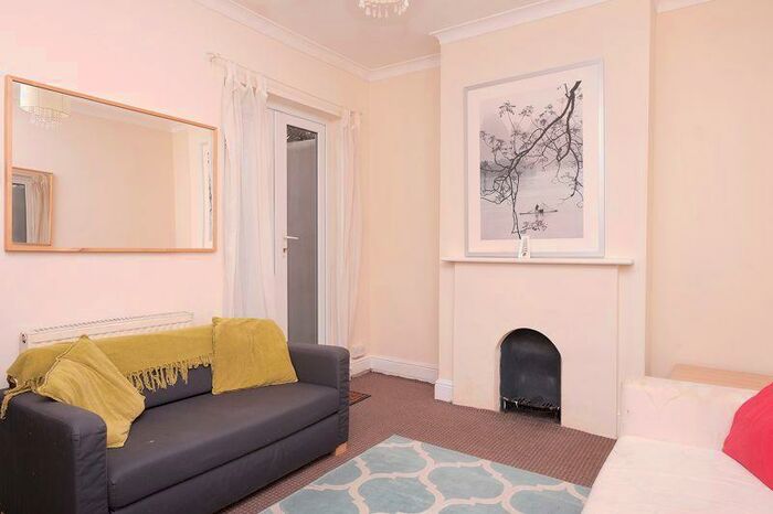 4 Bedroom House Of Multiple Occupation To Rent In Totland Road, Brighton, BN2