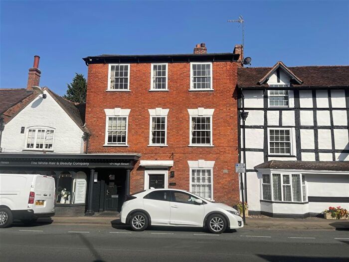 2 Bedroom Flat For Sale In High Street, Henley-In-Arden, B95