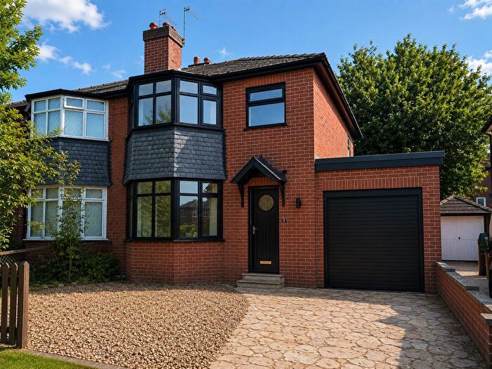 3 Bedroom Semi-Detached House For Sale In Hawks Nest Gardens West, Leeds, LS17