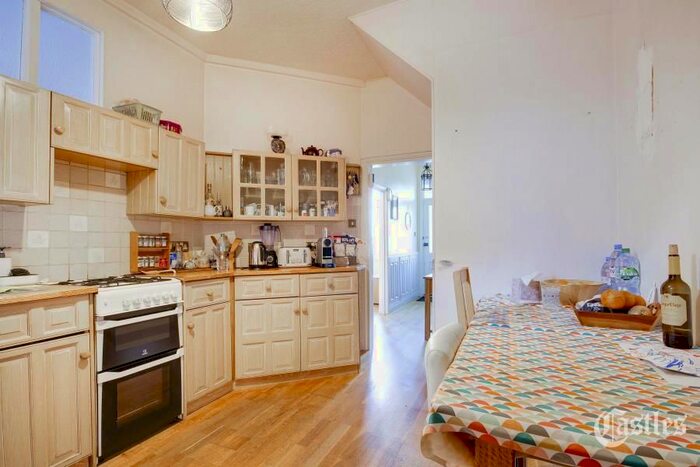 2 Bedroom Property To Rent In Sirdar Road, Wood Green, N22