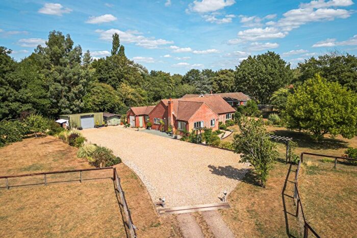 4 Bedroom Detached House For Sale In Wonderful Detached Bungalow With Equestrian Facilities And . Acres In Wicklewood, NR18