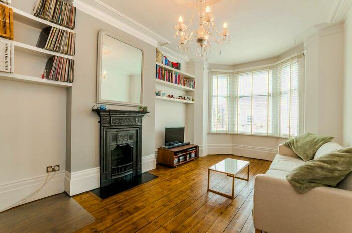 3 Bedroom Flat To Rent In Fortis Green Road, Muswell Hill, London, N10