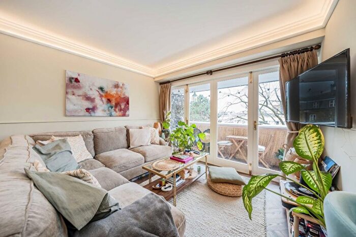 2 Bedroom Flat To Rent In Porchester Square, Notting Hill, W2