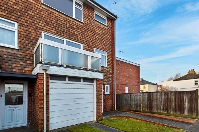 4 Bedroom End Of Terrace House To Rent In Barden Road, Eastbourne, BN22