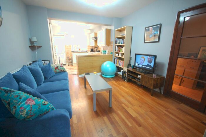 1 Bedroom Flat To Rent In Cambridge Road North, Chiswick, W4
