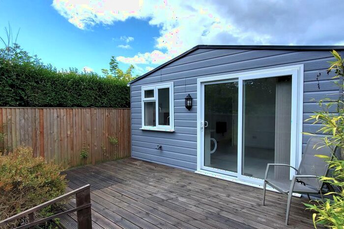 1 Bedroom Bungalow To Rent In West End, Woking, Surrey, GU24