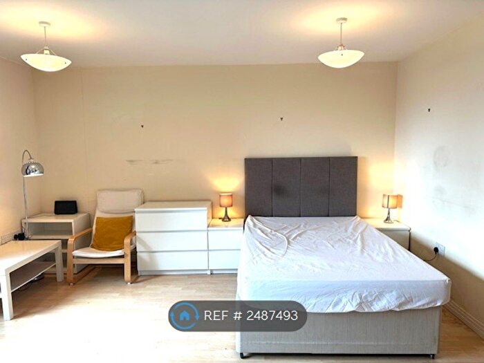 Studio To Rent In Trentham Court, London, W3