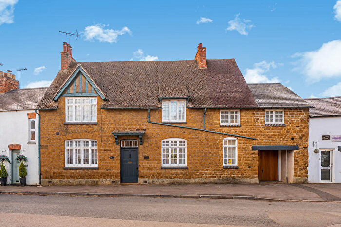 5 Bedroom Character Property For Sale In High Street, Bodicote, OX15