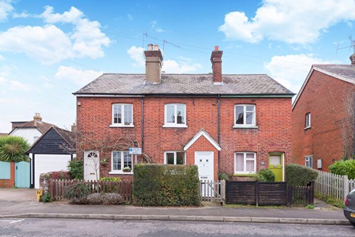 2 Bedroom Terraced House To Rent In Summers Road, Godalming, GU7