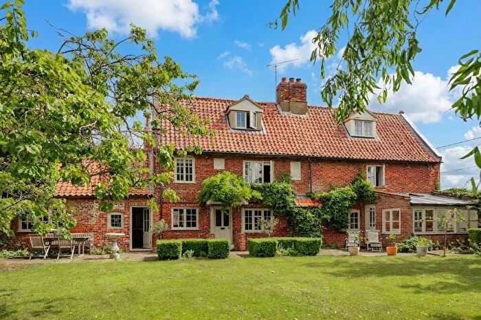 5 Bedroom Farm House For Sale In Fully Restored Grade Ii Listed Home In Kettlestone, NR21