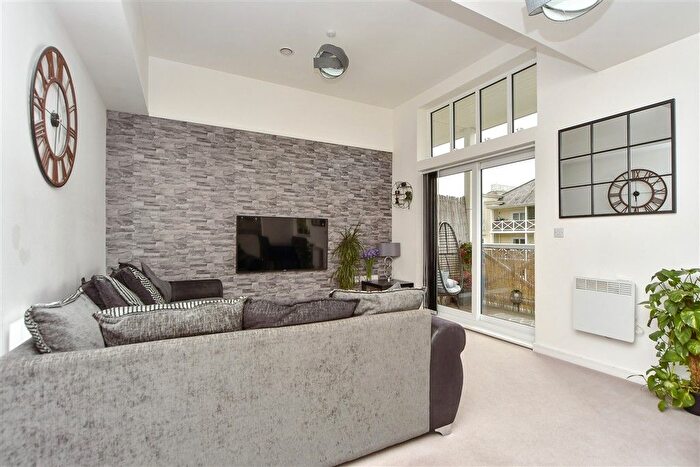 2 Bedroom Flat For Sale In Lambe Close, Holborough Lakes, Snodland, Kent, ME6