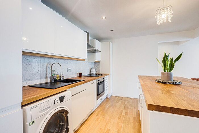 1 Bedroom Flat To Rent In Cricketfield Grove, Leigh-On-Sea, SS9