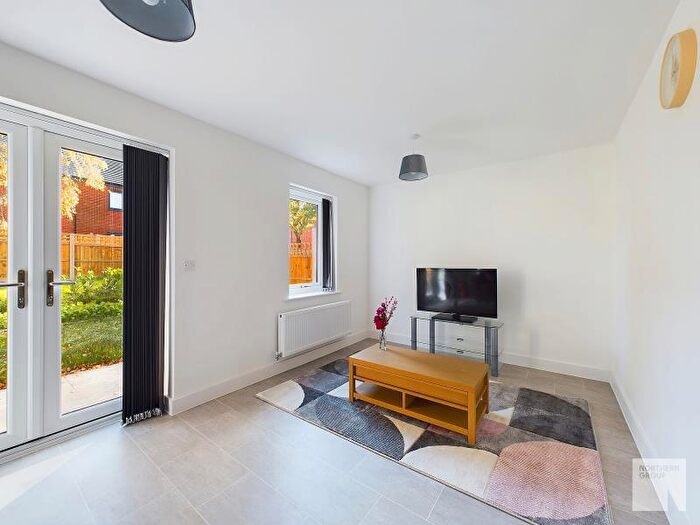 3 Bedroom Semi-Detached House To Rent In Sandal Street :: Platting Village, M40