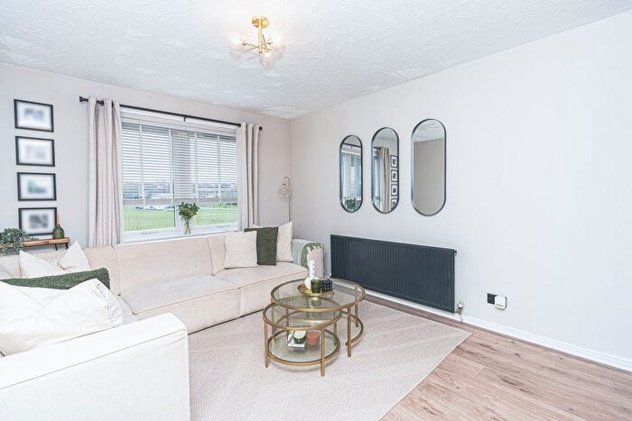 2 Bedroom Flat For Sale In Tulloch Court, Cowdenbeath, KY4