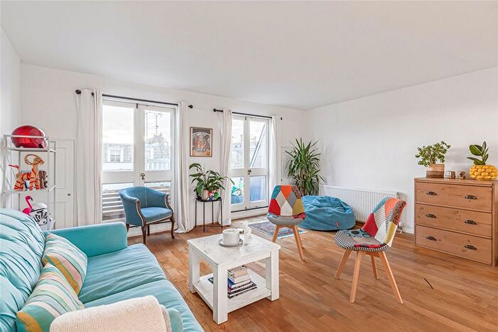 2 Bedroom Maisonette For Sale In Ifield Road, Chelsea, London, SW10
