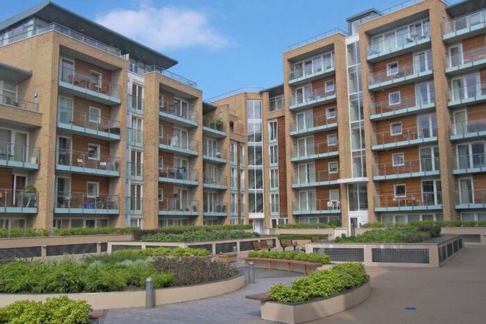 1 Bedroom Flat To Rent In Battersea Park Road, London, SW8