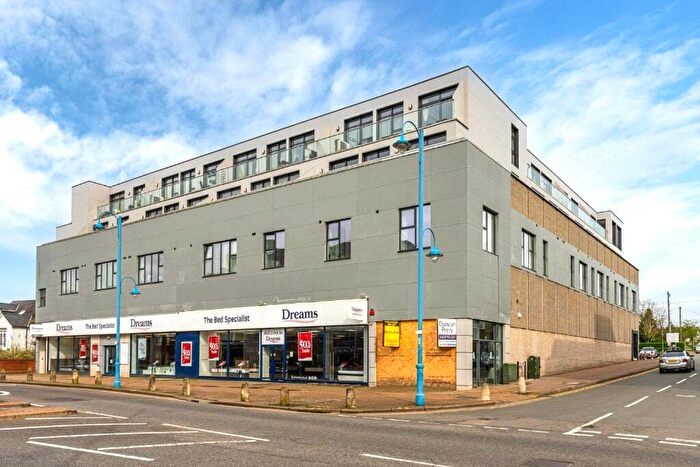 2 Bedroom Apartment To Rent In Darkes Lane, Potters Bar, EN6