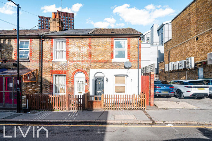 2 Bedroom End Of Terrace House For Sale In Laud Street, Croydon, CR0