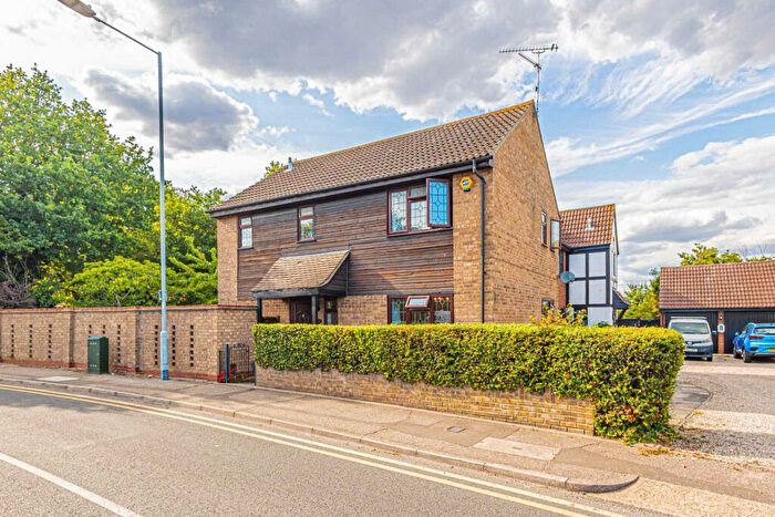 4 Bedroom Detached House For Sale In Green Lane, Leigh-on-sea, SS9