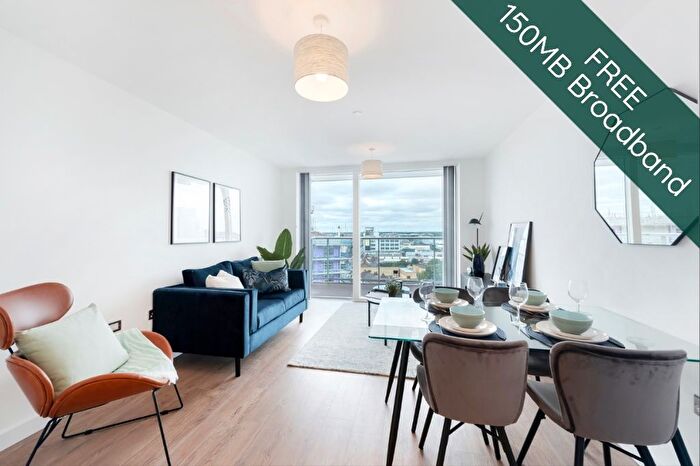 1 Bedroom Flat To Rent In Stylus Place, Hayes, UB3