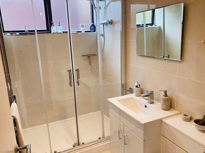 1 Bedroom Flat For Sale In Mallard Place, Strawberry Hill Riverside, TW1