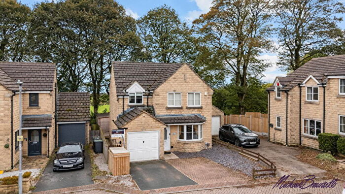 3 Bedroom Detached House For Sale In Pintail Avenue, Bradford, BD6