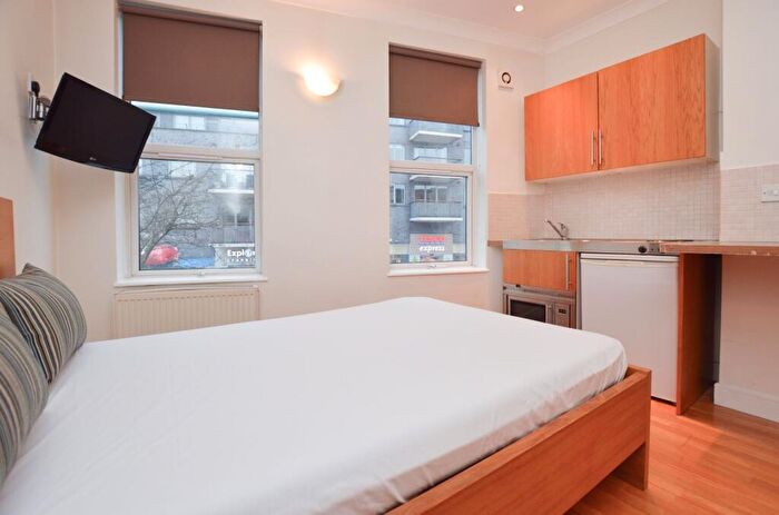 Studio To Rent In Flat, Fortune Green Road, West Hampstead, NW6