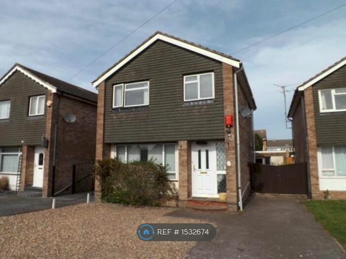 4 Bedroom Detached House To Rent In Dee Road, Tilehurst, Reading, RG30