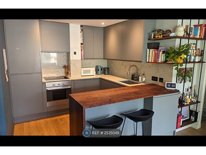 2 Bedroom Flat To Rent In James House, London, W10