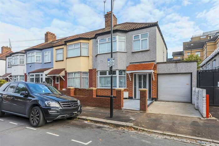 3 Bedroom End Of Terrace House To Rent In Onra Road, Walthamstow, London, E17