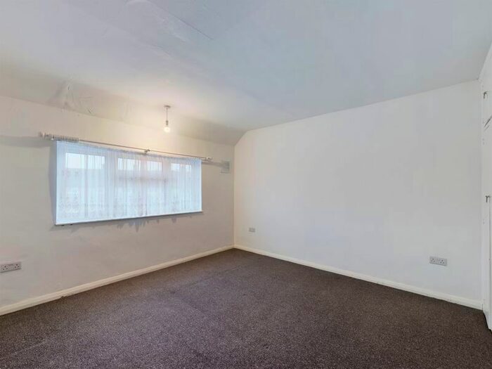 3 Bedroom Terraced House For Sale In Fullarton Crescent, South Ockendon, RM15