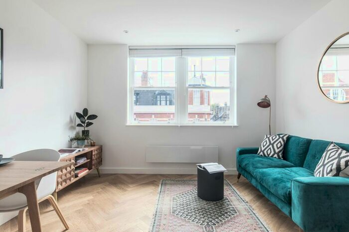 2 Bedroom Flat To Rent In Avenue House, Allitsen Road, NW8