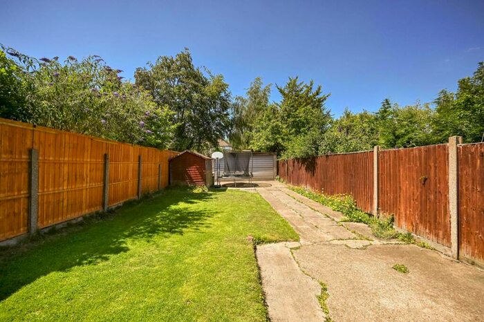 5 Bedroom Semi-Detached House To Rent In Montrose Gardens, Sutton, SM1