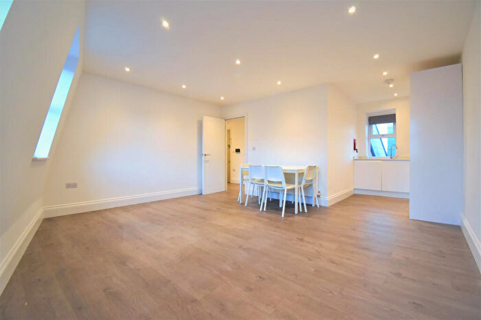 1 Bedroom Apartment To Rent In Ballard'S Lane, North Finchley, N12