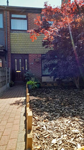3 Bedroom Town House For Sale In Rushton Grove, Moorside, Oldham, OL4