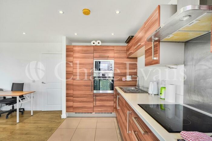2 Bedroom Apartment To Rent In Bootmakers Court, The Watermark, Stepney Green, E1