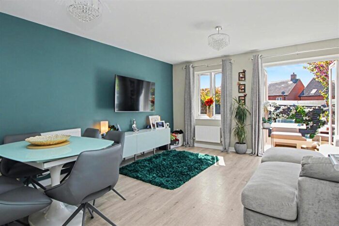 3 Bedroom Terraced House For Sale In Sidings Close, Thrapston, NN14