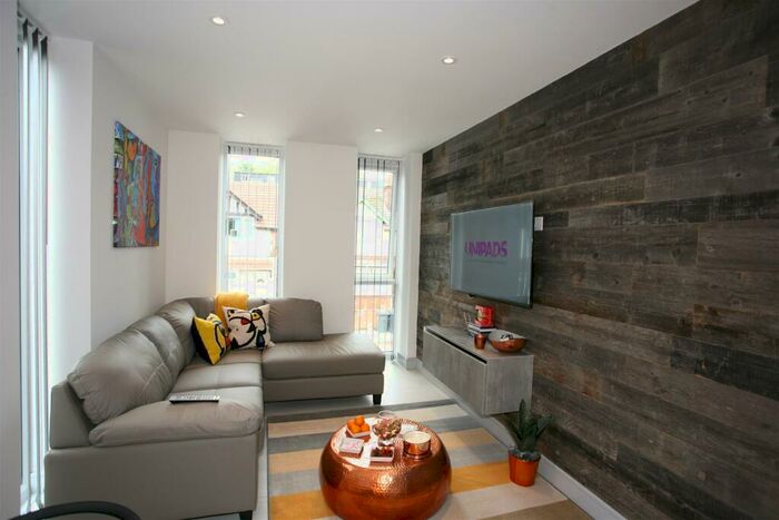 3 Bedroom Flat To Rent In Flat Elliott Apartments, Selly Hill Road, Birmingham, B29