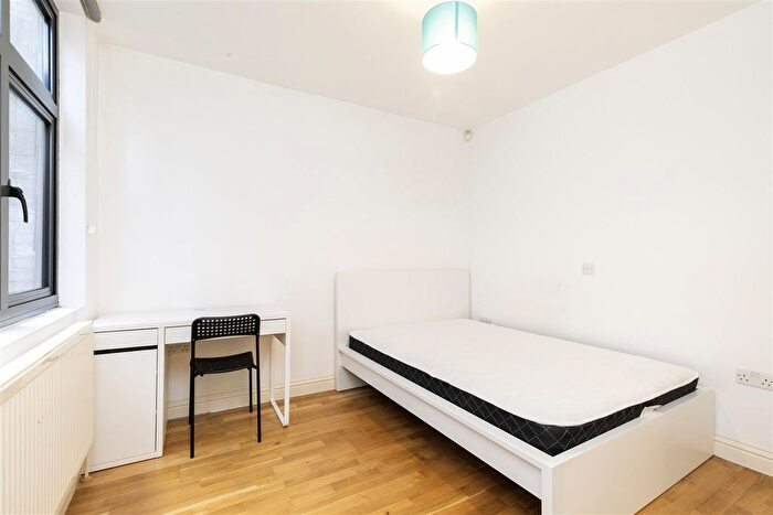2 Bedroom Flat To Rent In Camden High Street, London, NW1