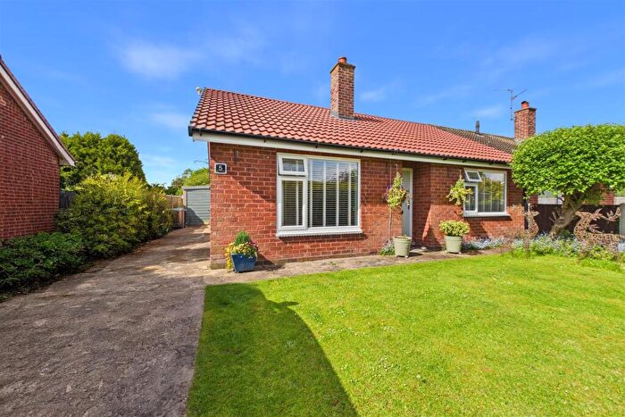 3 Bedroom Semi-Detached Bungalow For Sale In Village Close, Farndon, Newark, NG24