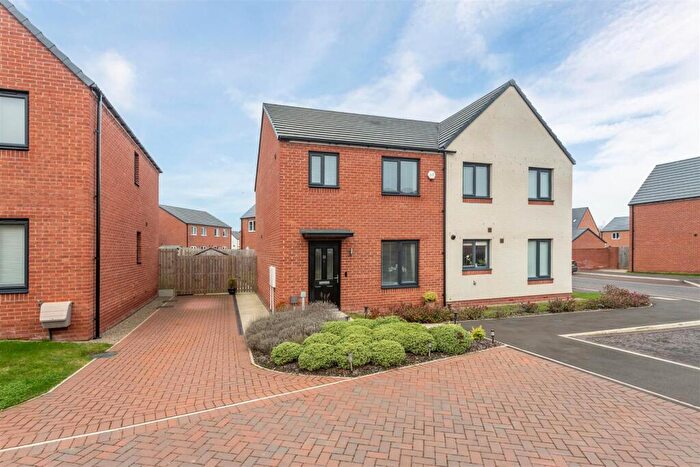 3 Bedroom Semi Detached House For Sale In Red Kite Drive, Kenton Bank Foot, NE13