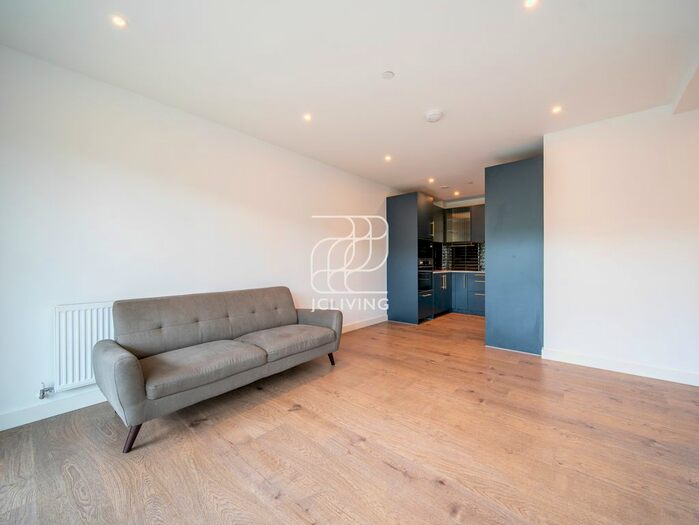 2 Bedroom Flat To Rent In Alington House, London, N8