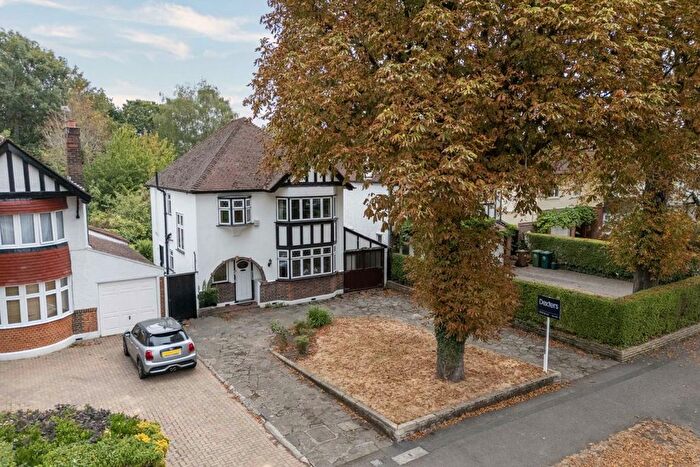 4 Bedroom Detached House For Sale In The Avenue, Sunbury-On-Thames, TW16
