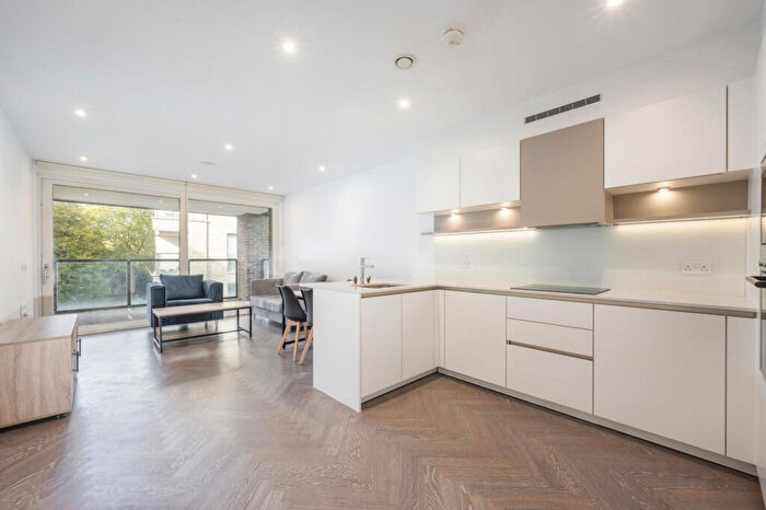 2 Bedroom Flat For Sale In Sterling Way, Islington, N7