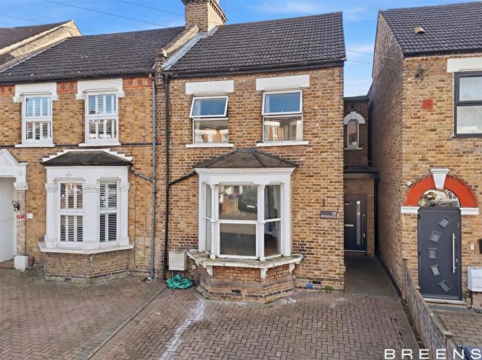 3 Bedroom End Terrace House For Sale In Totteridge Road, Enfield, EN3