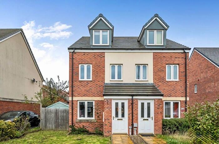 3 Bedroom Town House To Rent In Homington Avenue, Swindon, SN3