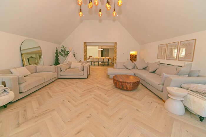 5 Bedroom Terraced House For Sale In Towcester Road, Old Stratford, MK19